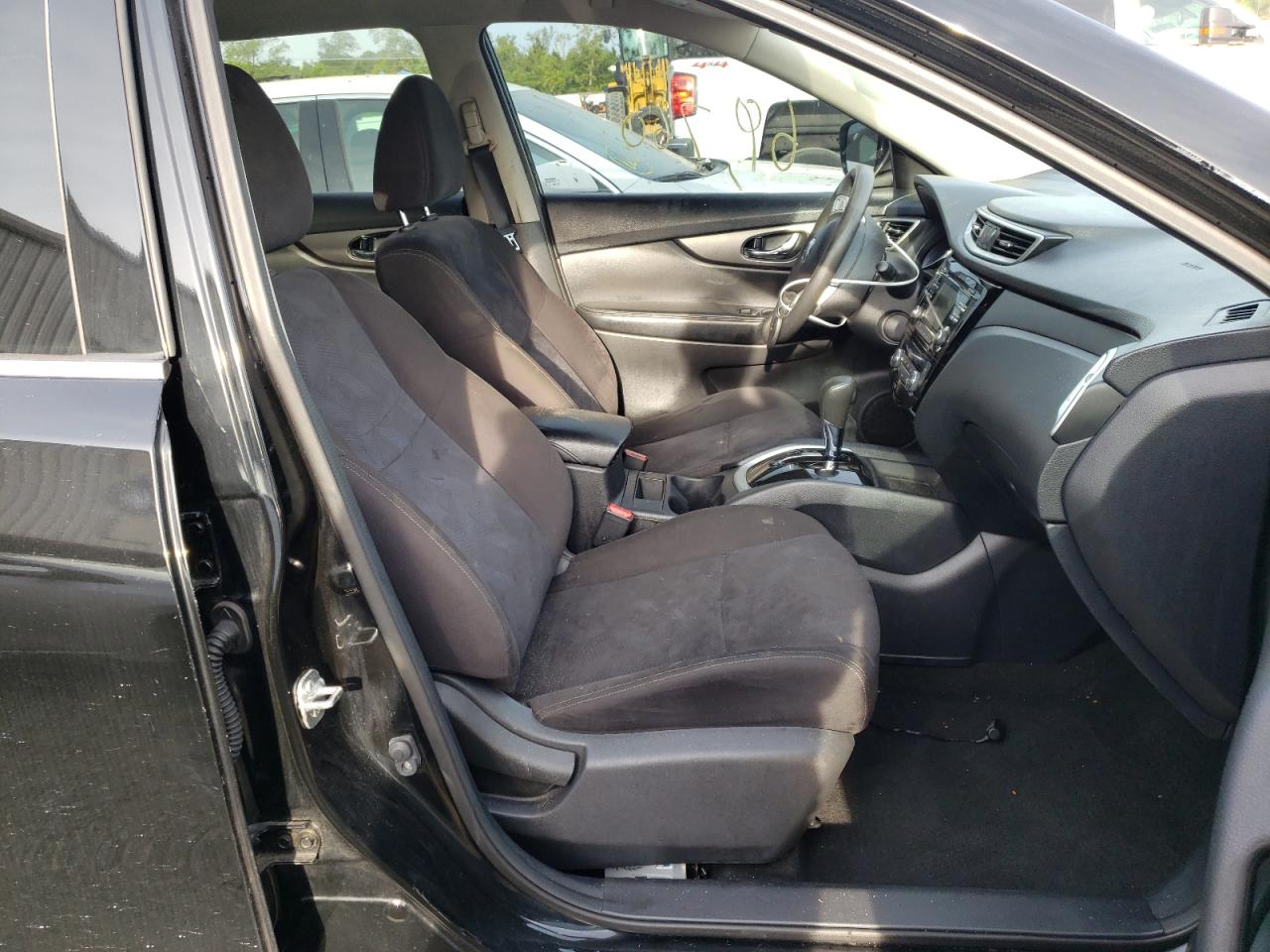 Photo 5 from auction – 2015 NISSAN ROGUE S with VIN KNMAT2MTXFP517639
