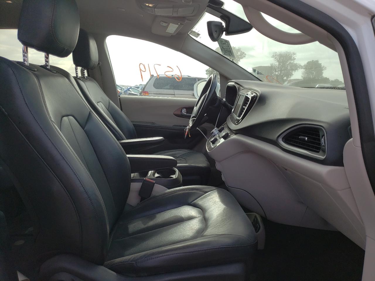 Photo 5 from auction – 2019 CHRYSLER PACIFICA T with VIN 2C4RC1BG9KR625200