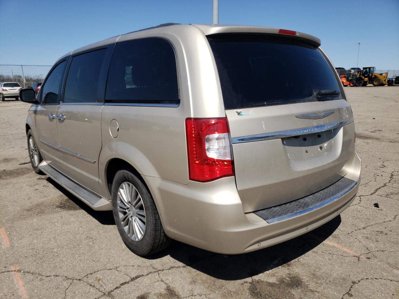 Photo 3 from auction – 2014 CHRYSLER TOWN & COU with VIN 2C4RC1CG6ER107841