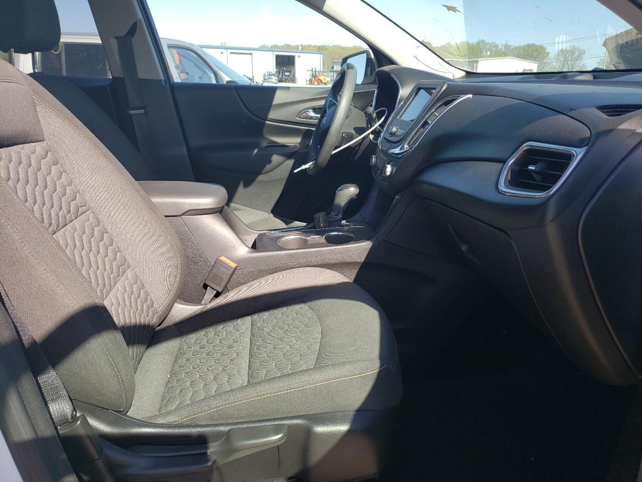 Photo 5 from auction – 2019 CHEVROLET EQUINOX LT with VIN 2GNAXKEV3K6157233