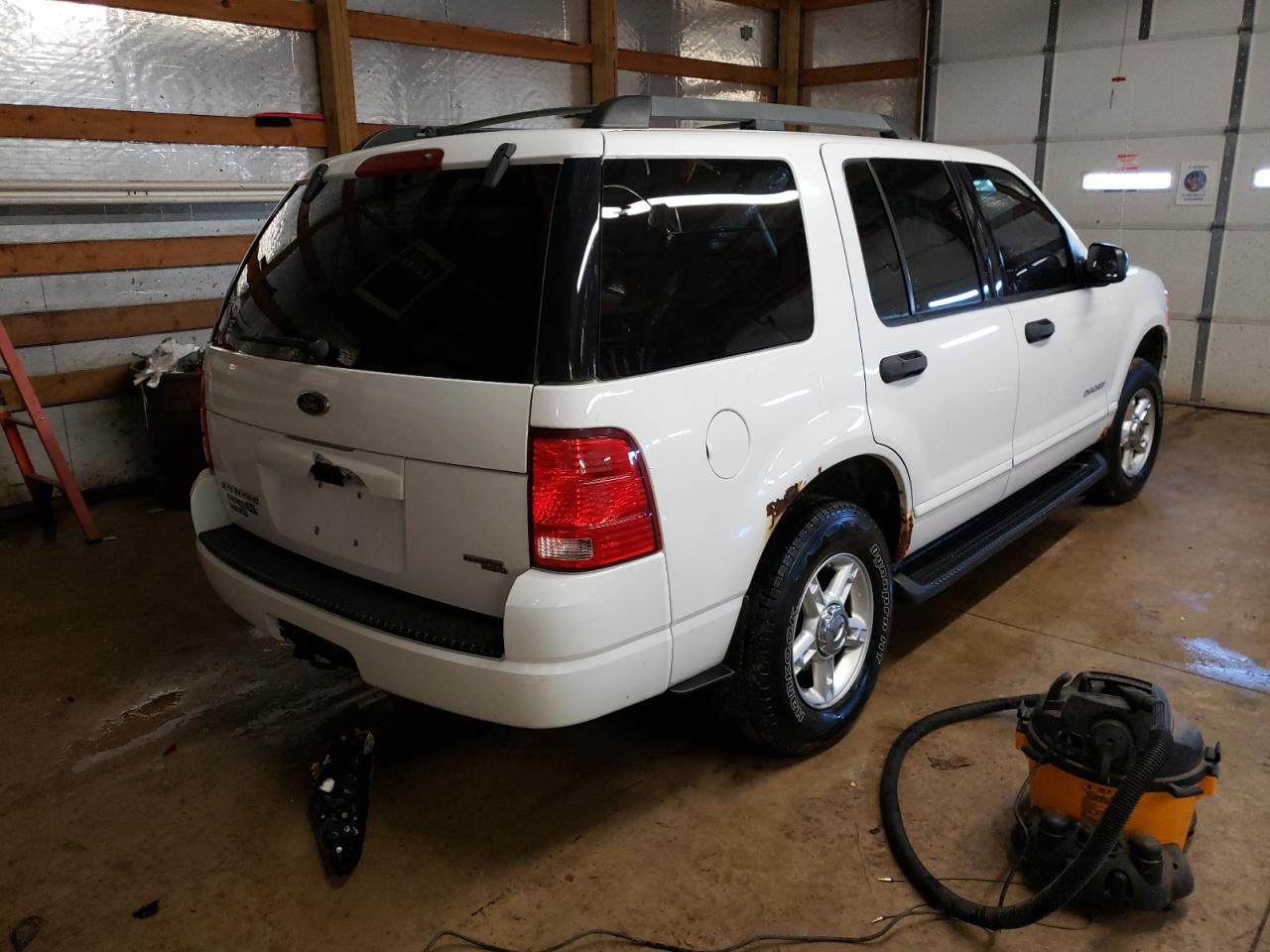 Photo 4 from auction – 2005 FORD EXPLORER X with VIN 1FMZU73E55ZA19590