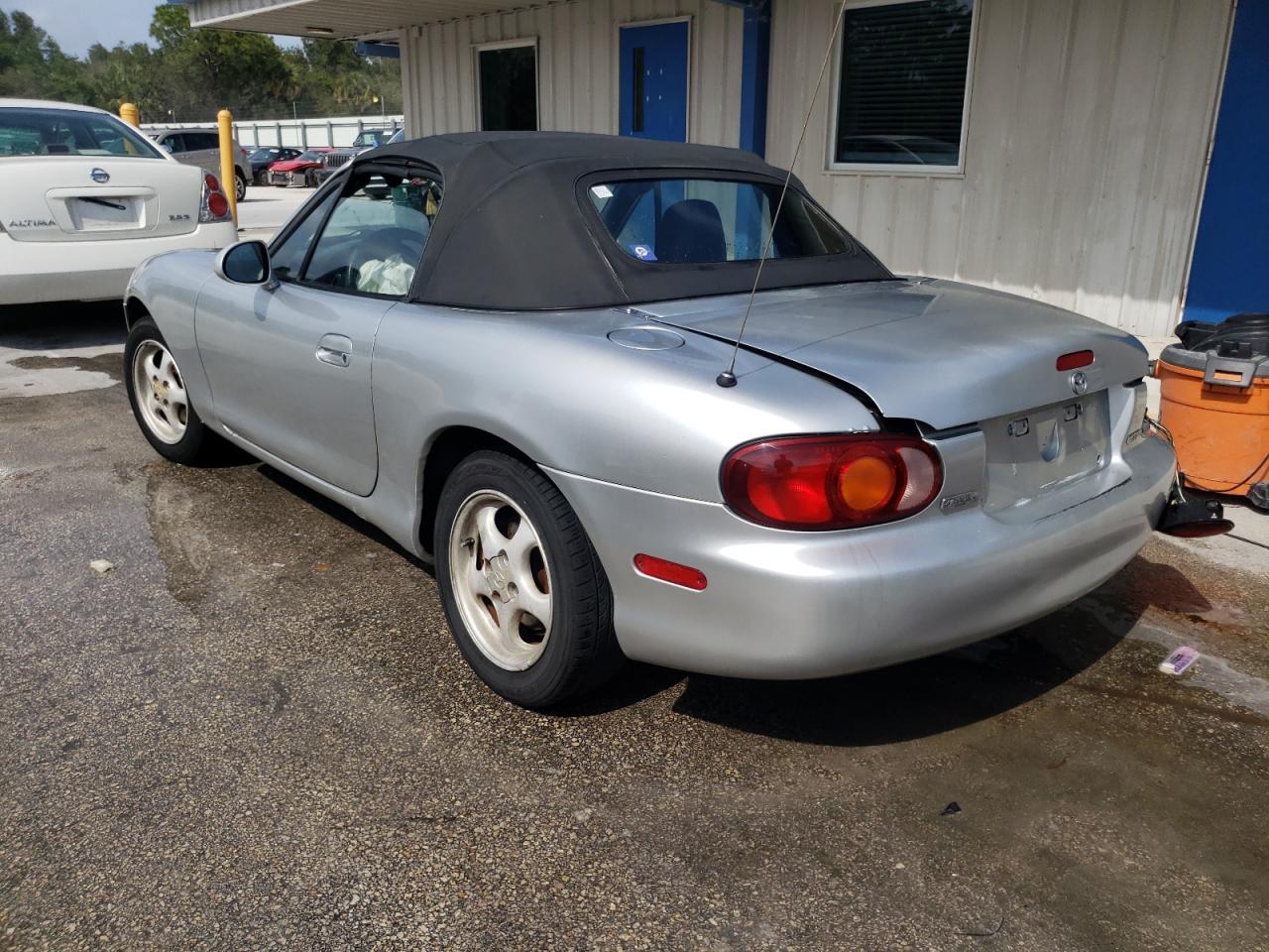 Photo 3 from auction – 1999 MAZDA MX-5 MIATA with VIN JM1NB3530X0104972