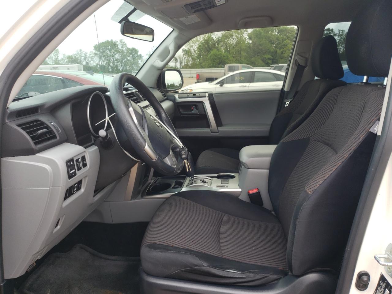 Photo 5 from auction – 2010 TOYOTA 4RUNNER SR with VIN JTEZU5JR1A5001342