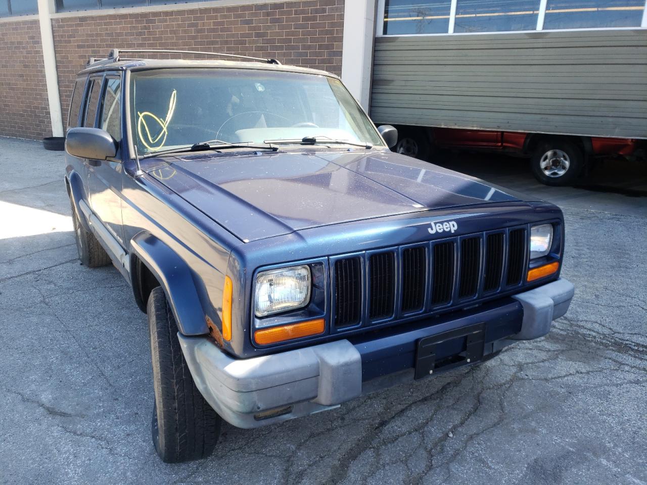 JEEP CHEROKEE S 2000 with VIN 1J4FF48S4YL174793 - Photo from auction