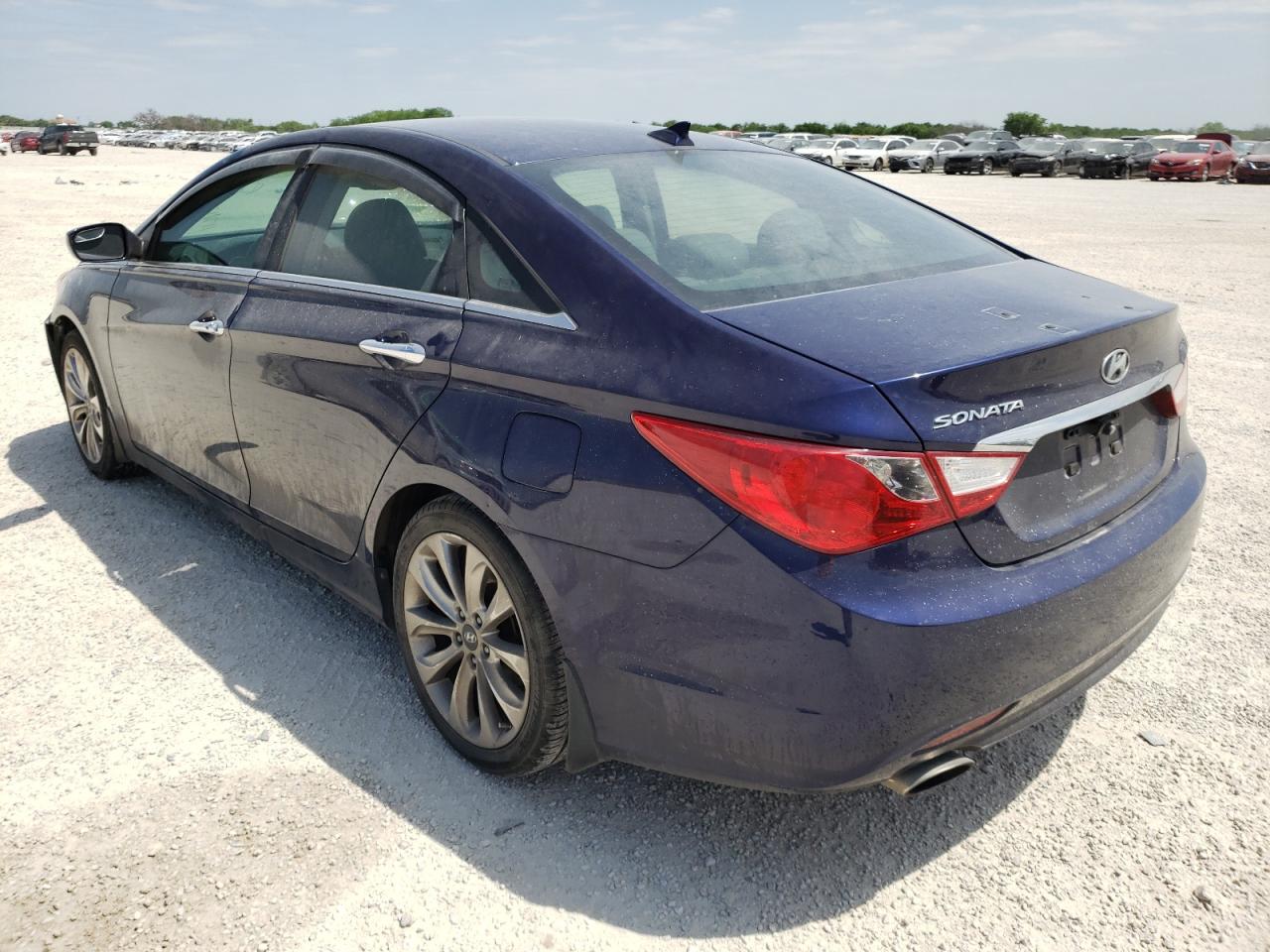 Photo 3 from auction – 2012 HYUNDAI SONATA SE with VIN 5NPEC4AC4CH383171