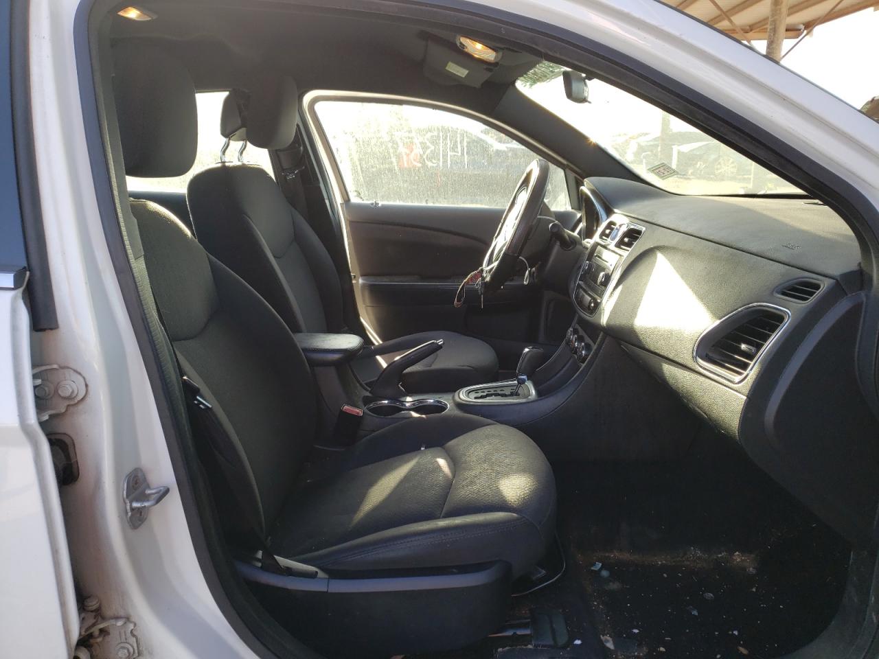 Photo 5 from auction – 2013 CHRYSLER 200 LX with VIN 1C3CCBAB3DN650275