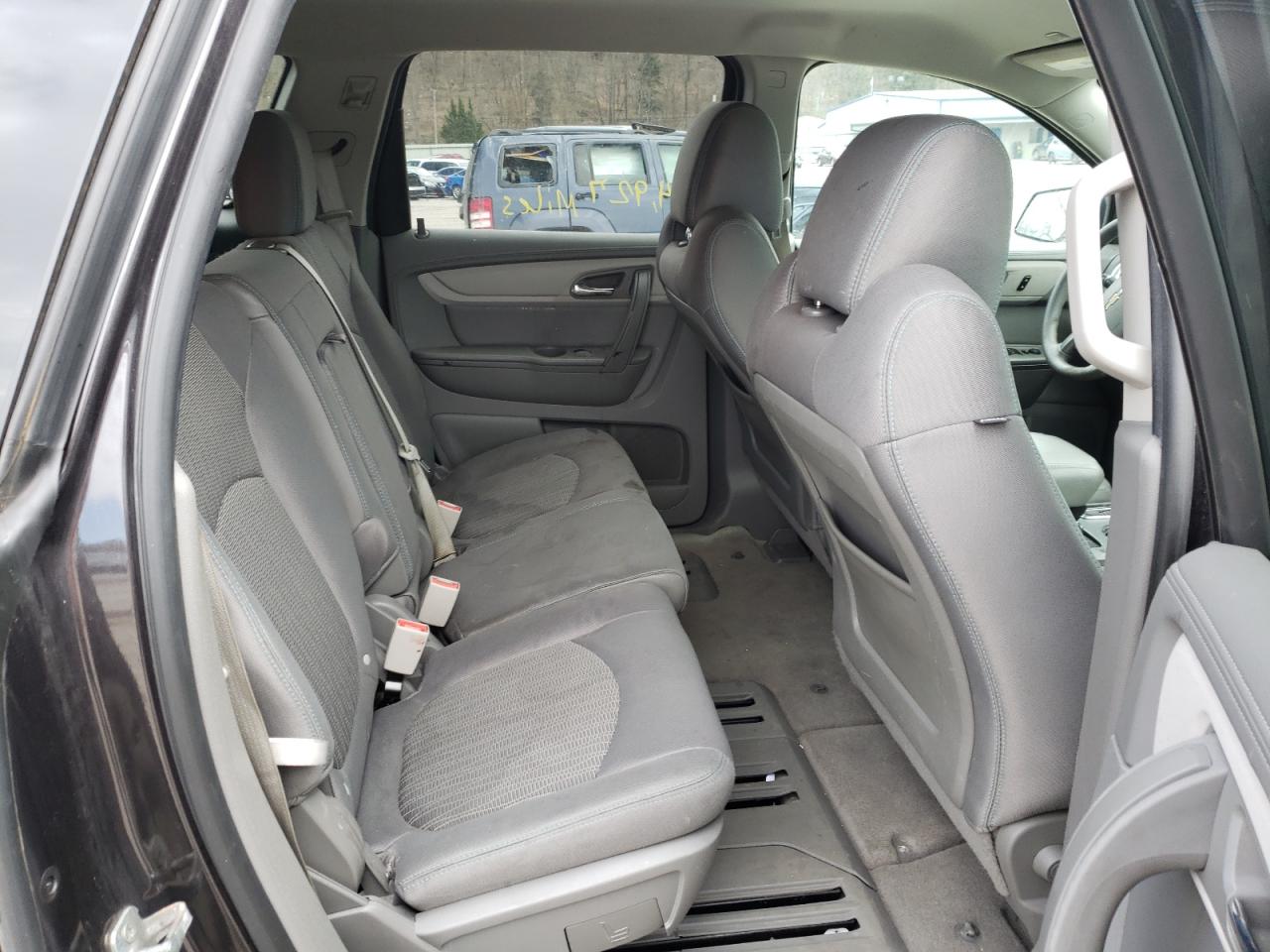 Photo 6 from auction – 2017 CHEVROLET TRAVERSE L with VIN 1GNKRFEDXHJ173955