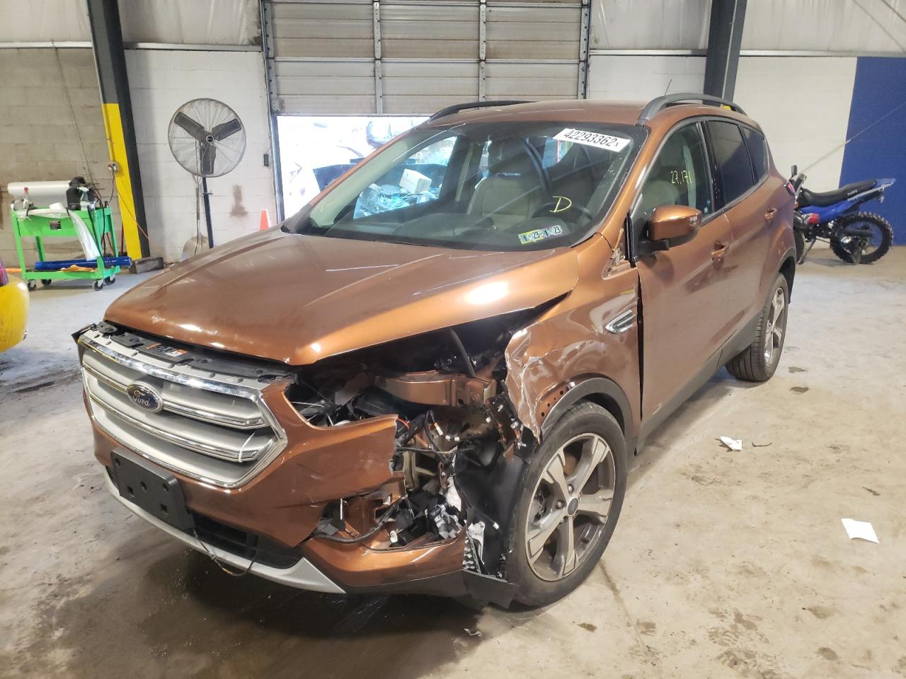 Photo 2 from auction – 2017 FORD ESCAPE SE with VIN 1FMCU9GD4HUD33378