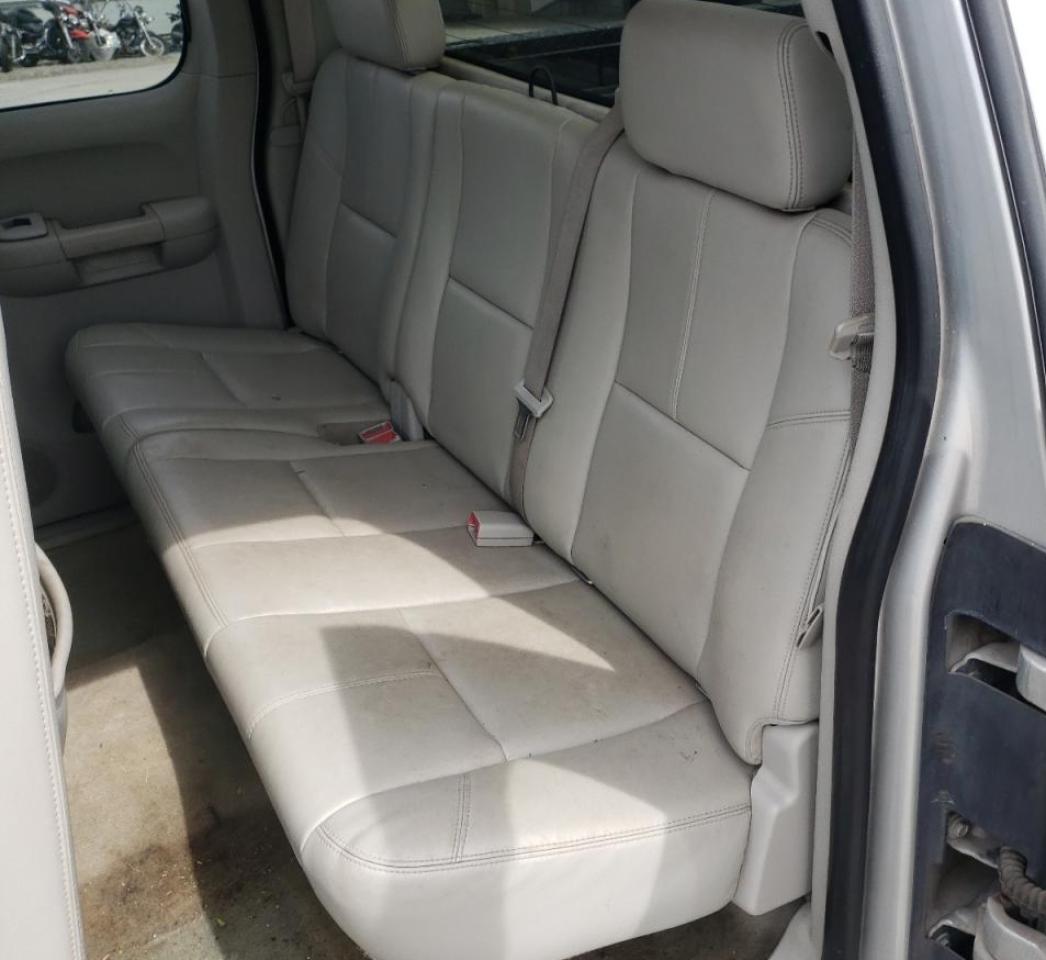 Photo 6 from auction – 2010 CHEVROLET SILVRDO LT with VIN 1GCSCTE06AZ114835