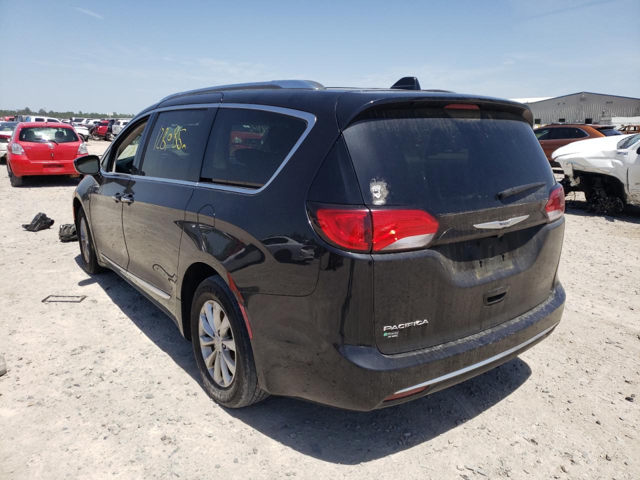 Photo 3 from auction – 2018 CHRYSLER PACIFICA T with VIN 2C4RC1BG5JR149400