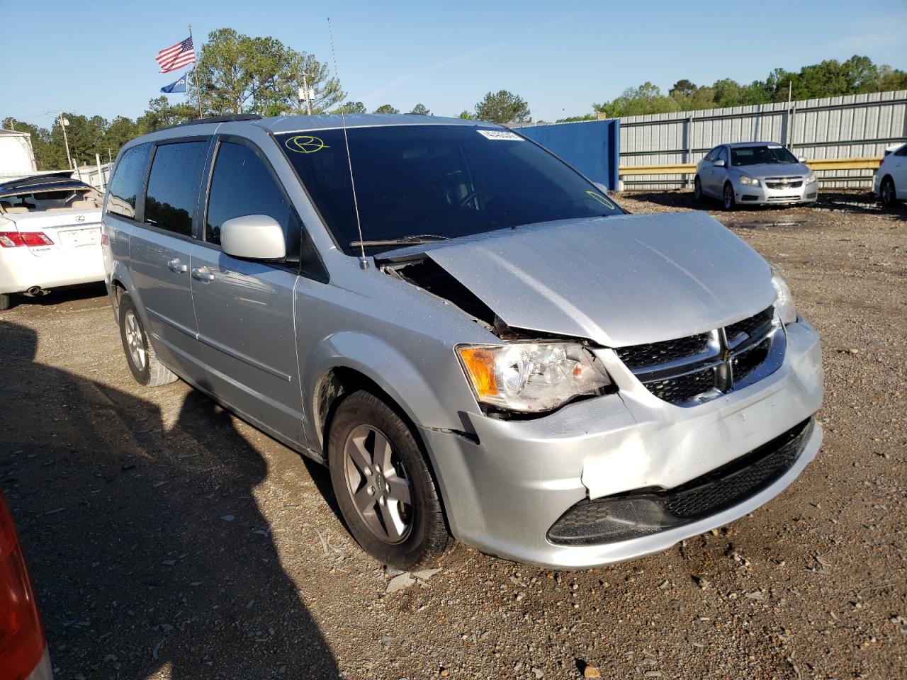 DODGE GRAND CARA 2012 مع رقم تعريف المركبة 2C4RDGCG0CR280333 - صورة من المزاد