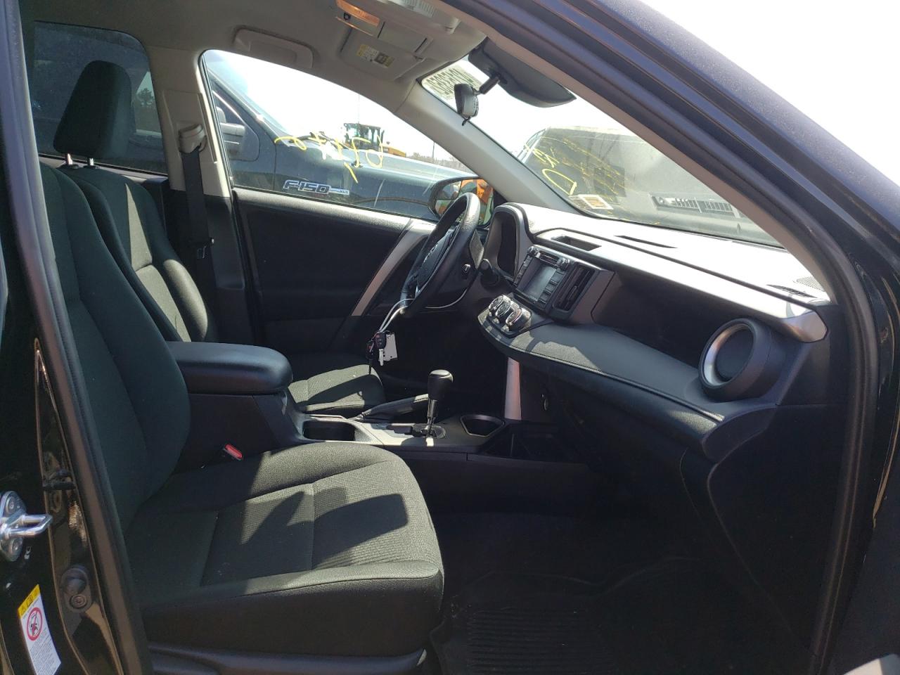 Photo 5 from auction – 2018 TOYOTA RAV4 LE with VIN 2T3BFREV3JW731390
