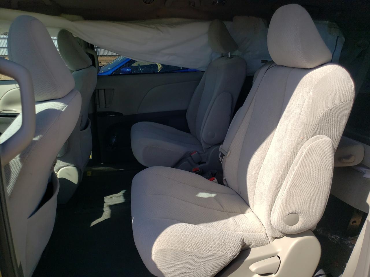 Photo 6 from auction – 2011 TOYOTA SIENNA LE with VIN 5TDKK3DC0BS034318