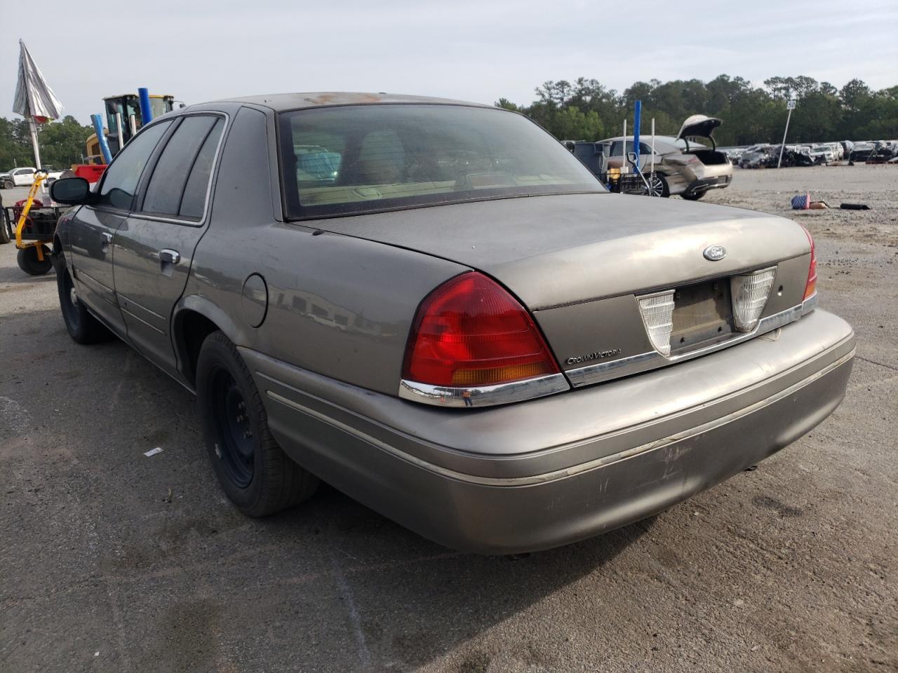 Photo 3 from auction – 2001 FORD CROWNVIC with VIN 2FAFP71W01X103011