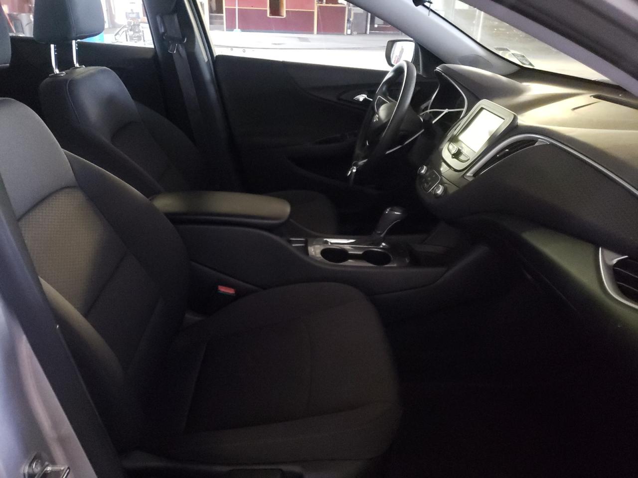 Photo 5 from auction – 2018 CHEVROLET MALIBU LS with VIN 1G1ZB5ST5JF281693