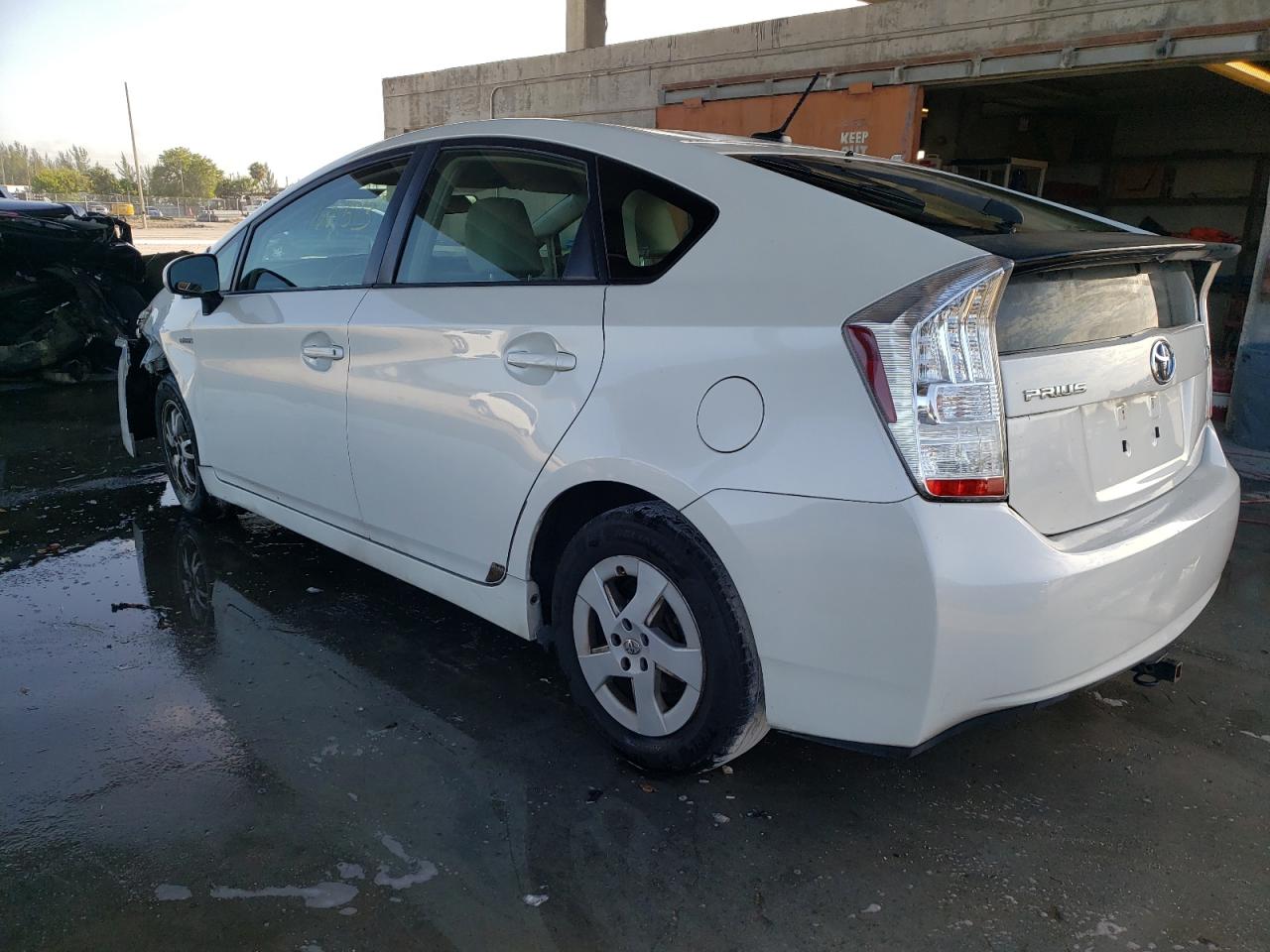 Photo 3 from auction – 2011 TOYOTA PRIUS with VIN JTDKN3DU3B0323003