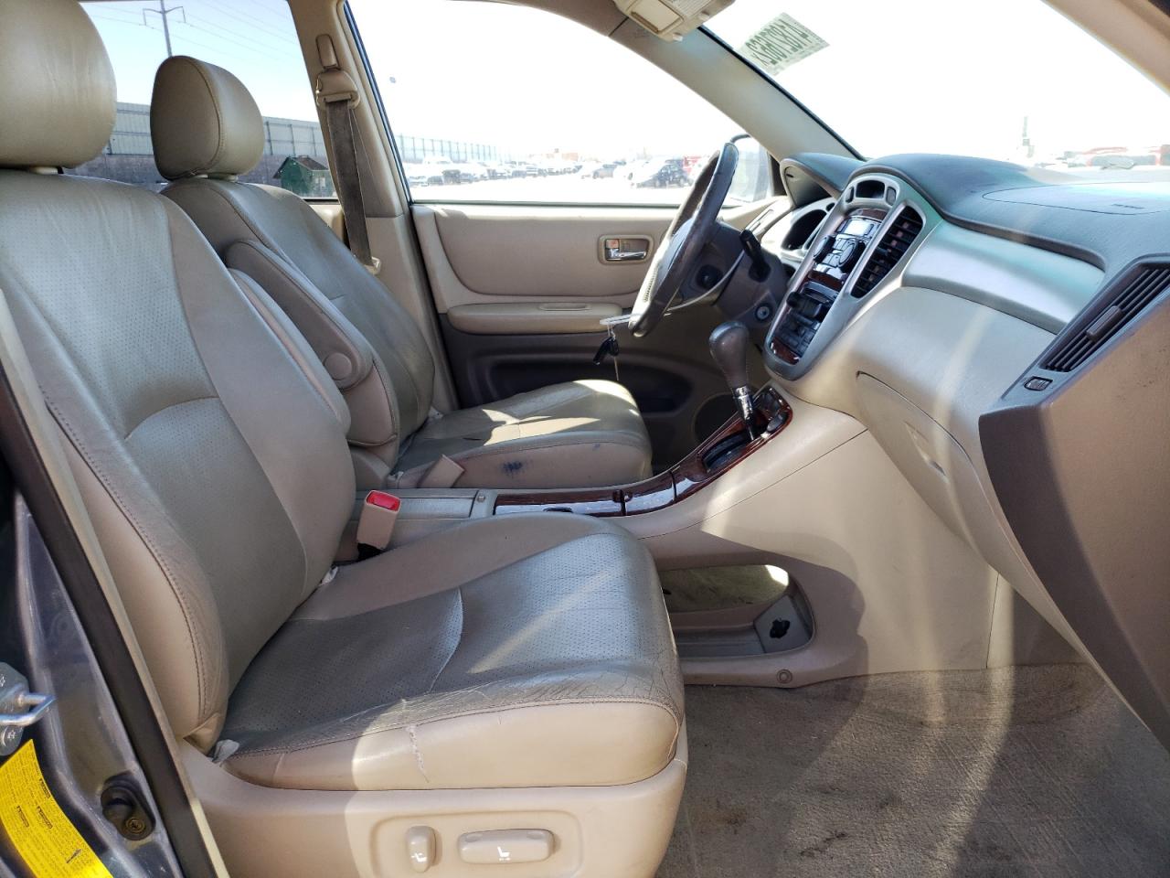 Photo 5 from auction – 2005 TOYOTA HIGHLANDER with VIN JTEDP21A550046359