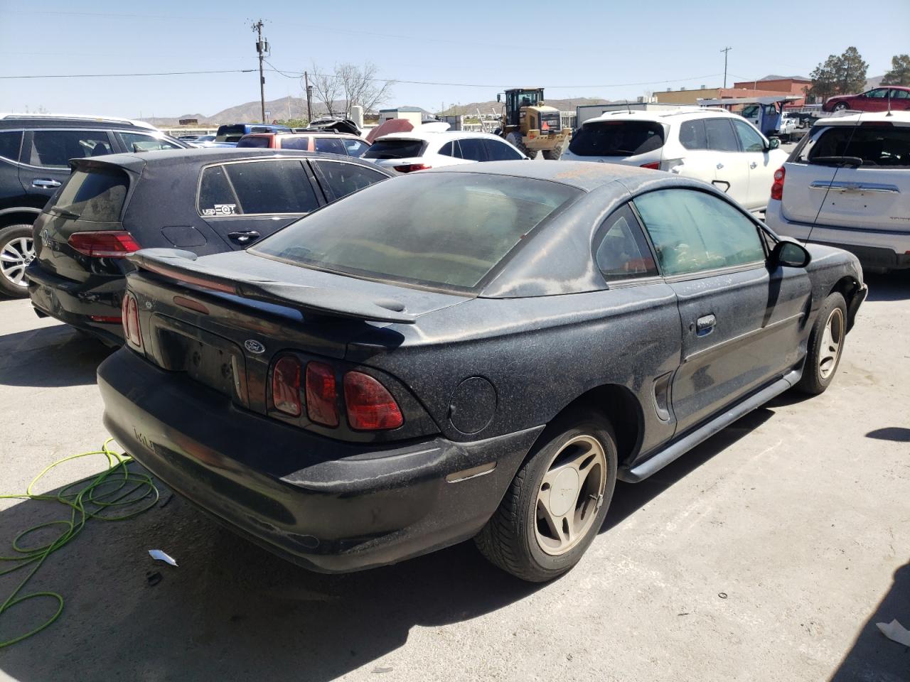 Photo 4 from auction – 1998 FORD MUSTANG with VIN 1FAFP4047WF231621
