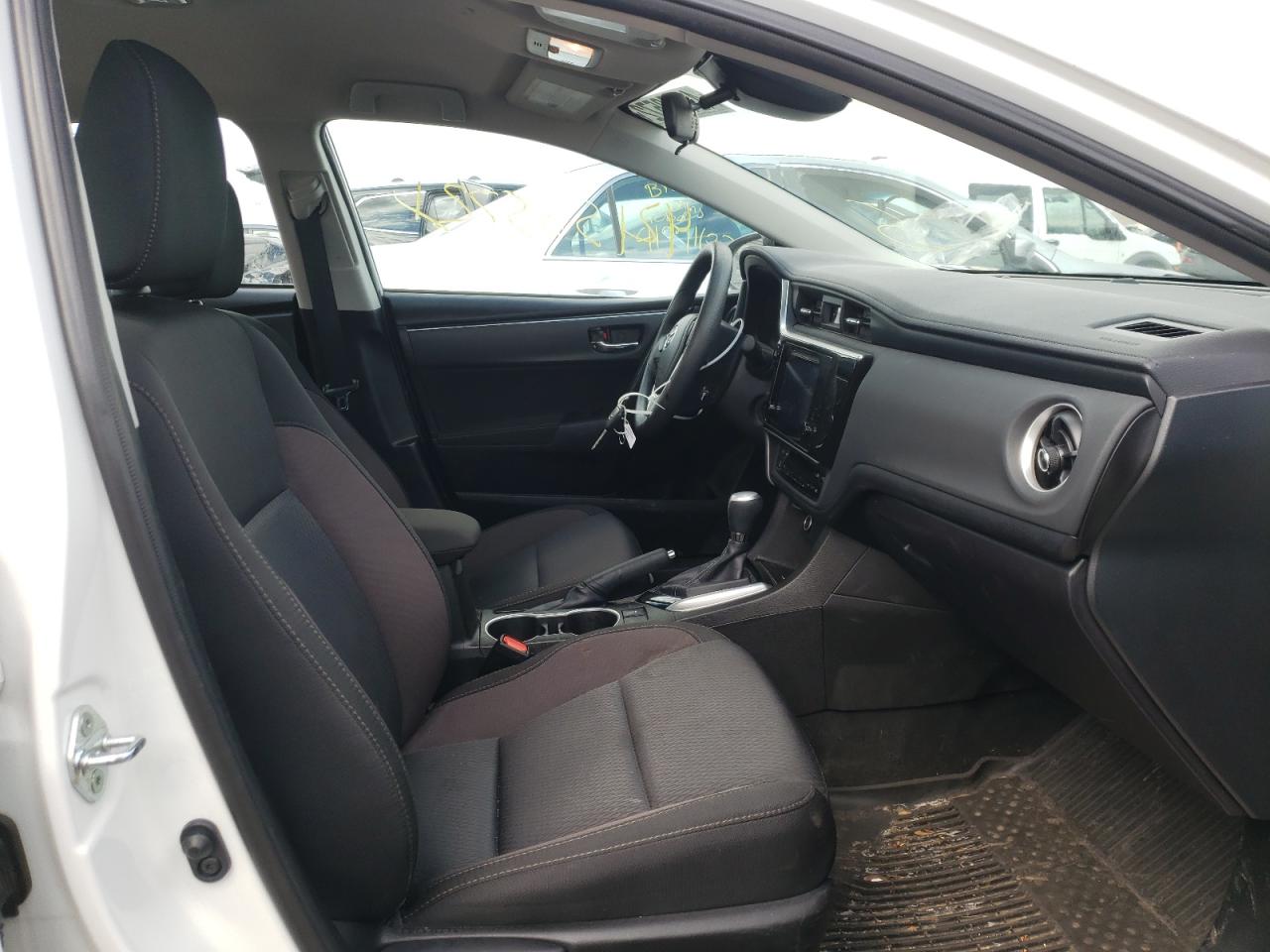 Photo 5 from auction – 2018 TOYOTA COROLLA L with VIN 5YFBURHEXJP742852