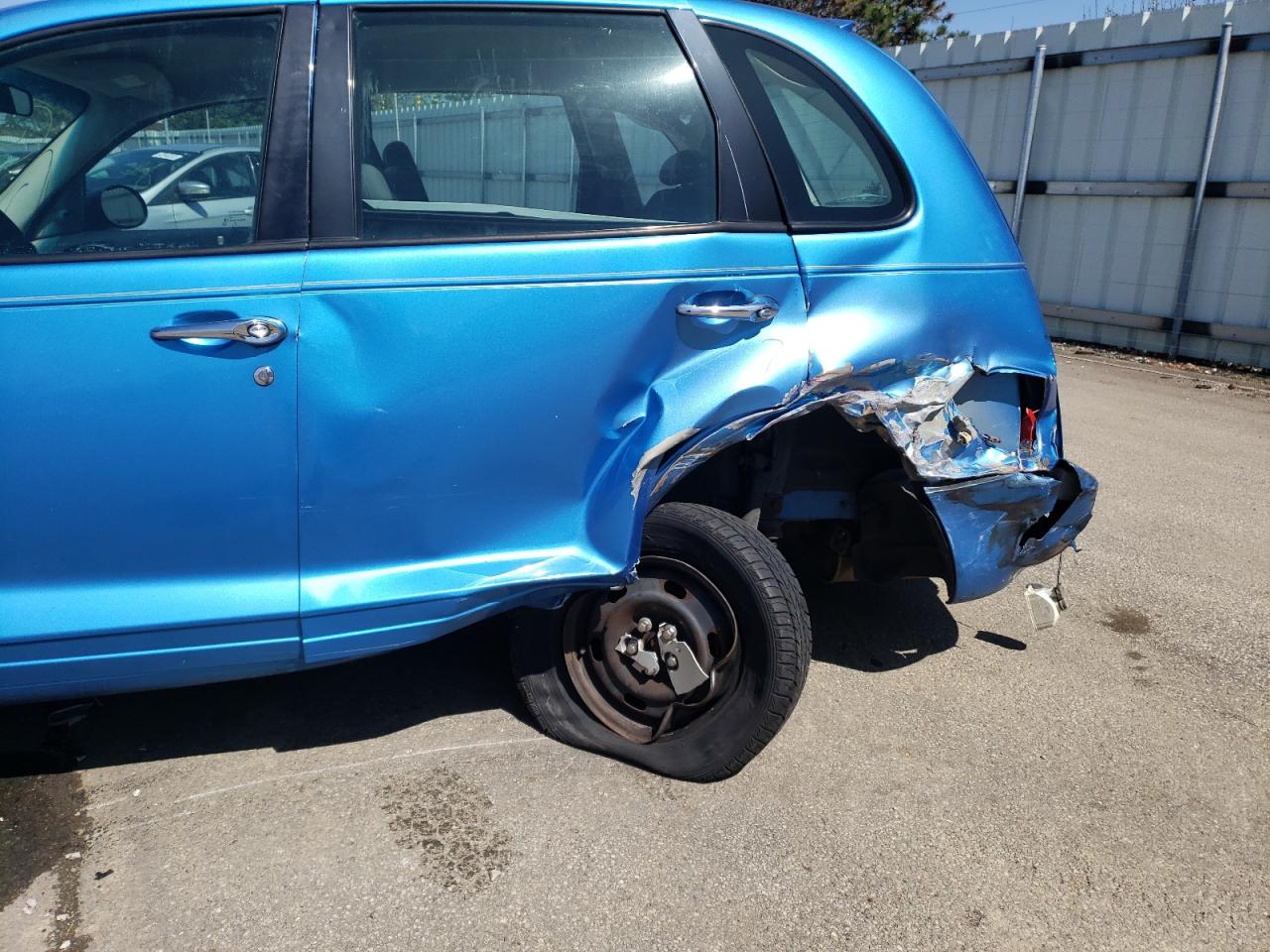 Photo 9 from auction – 2008 CHRYSLER PT CRUISER with VIN 3A8FY48B68T127553