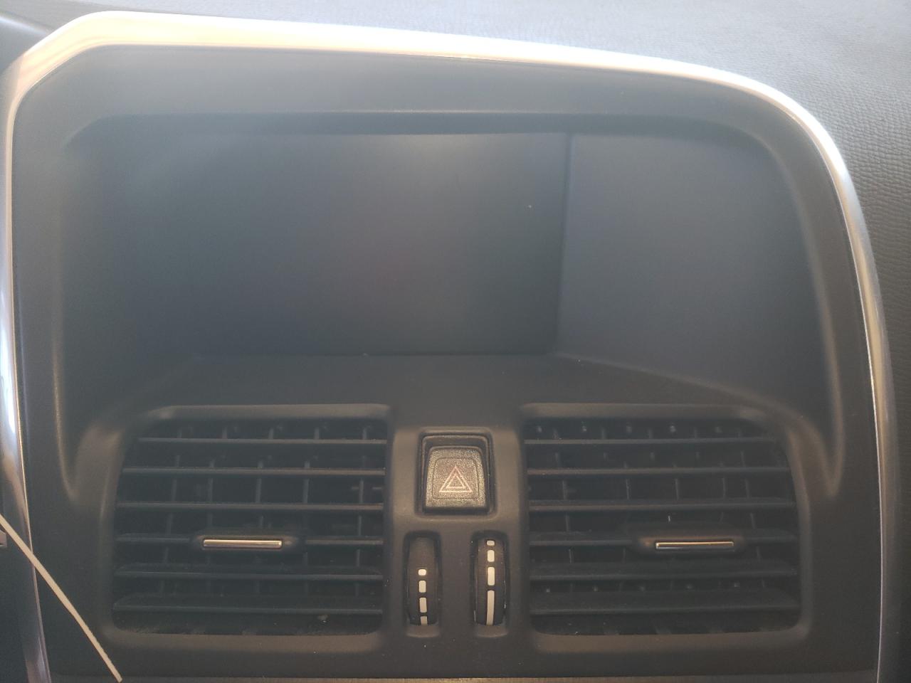 Photo 10 from auction – 2015 VOLVO XC60 T5 with VIN YV440MDJ6F2681965