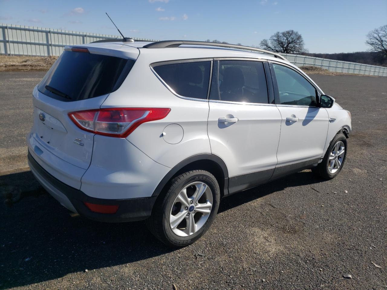 Photo 4 from auction – 2014 FORD ESCAPE SE with VIN 1FMCU9G96EUD73789