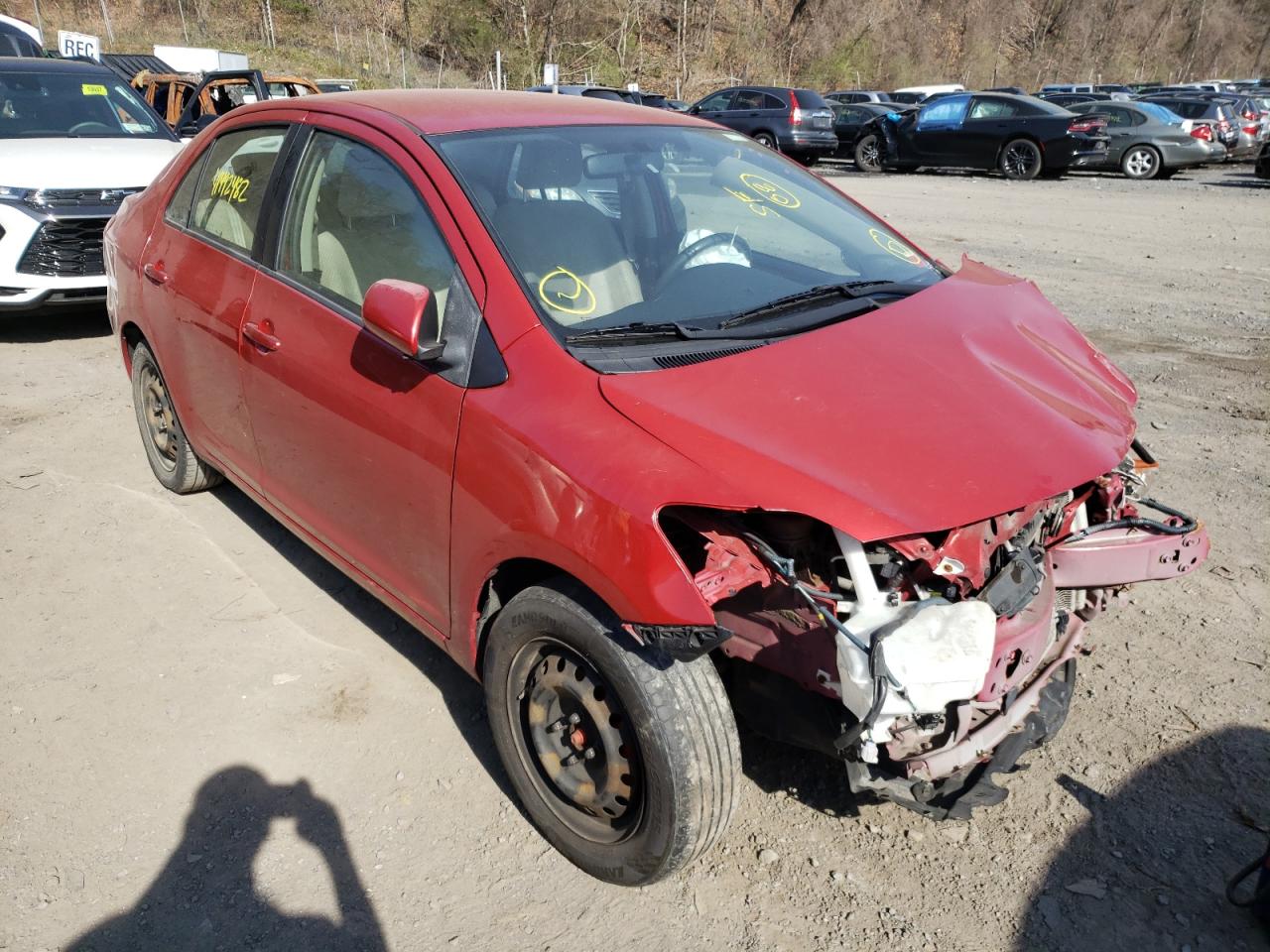 TOYOTA YARIS 2008 with VIN JTDBT923984037709 - Photo from auction