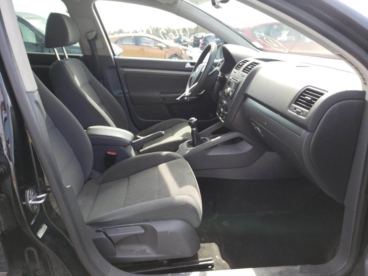 Photo 5 from auction – 2007 VOLKSWAGEN RABBIT with VIN WVWCR71K97W080935