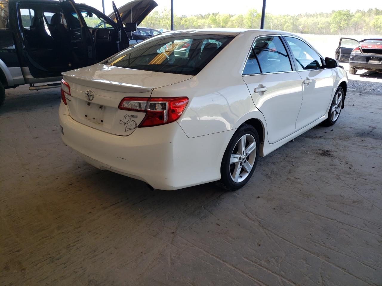 Photo 4 from auction – 2014 TOYOTA CAMRY L with VIN 4T1BF1FK6EU327004