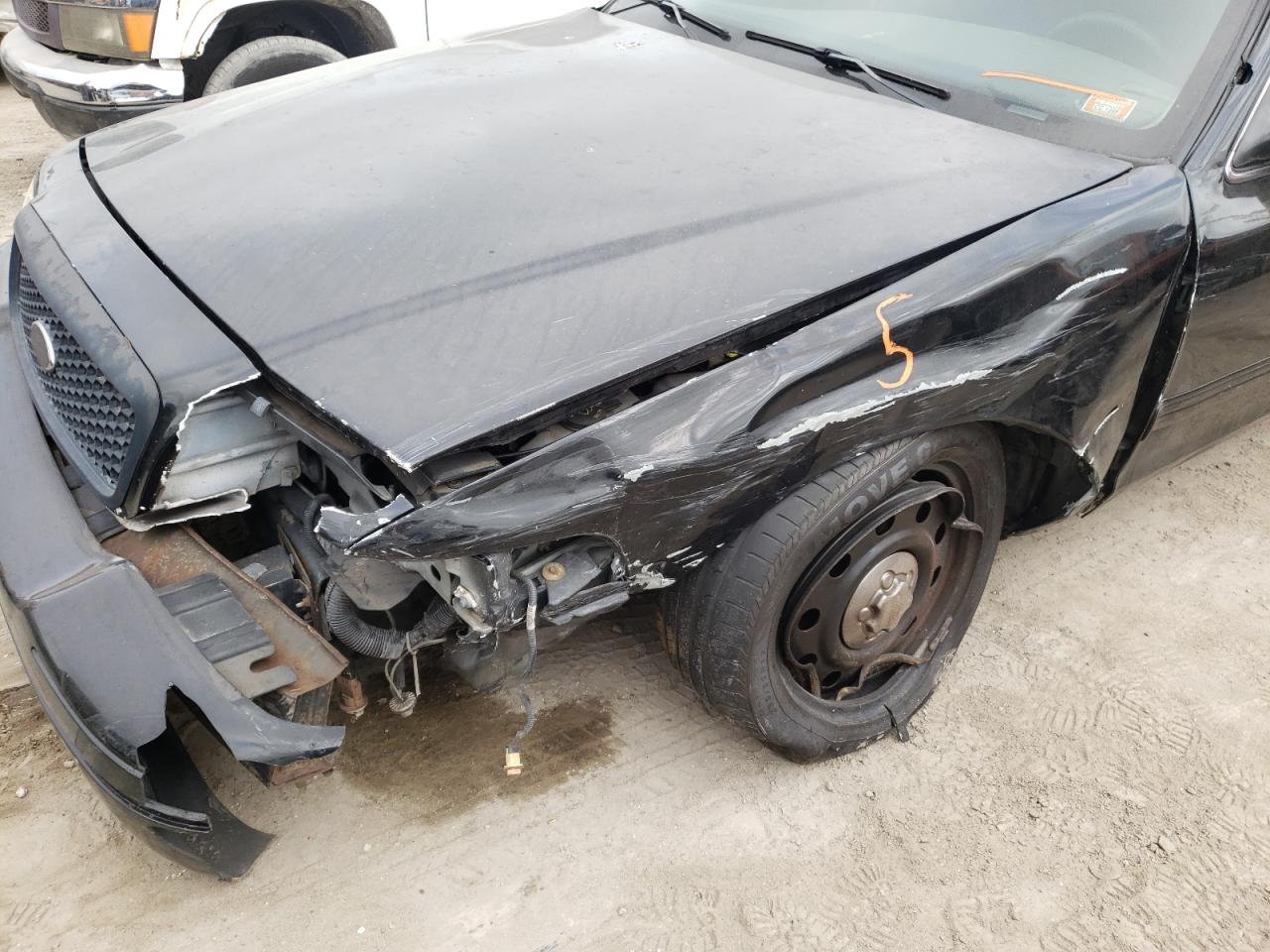 Photo 9 from auction – 2011 FORD CROWN VICT with VIN 2FABP7BV4BX135384