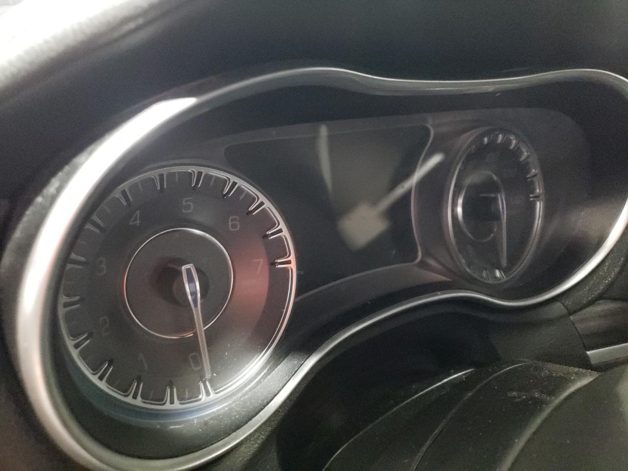 Photo 8 from auction – 2018 CHRYSLER 300 TOURIN with VIN 2C3CCARG1JH231582
