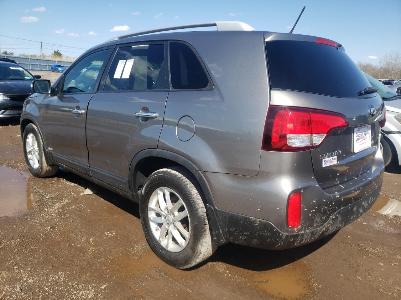 Photo 3 from auction – 2015 KIA SORENTO LX with VIN 5XYKTDA70FG611197