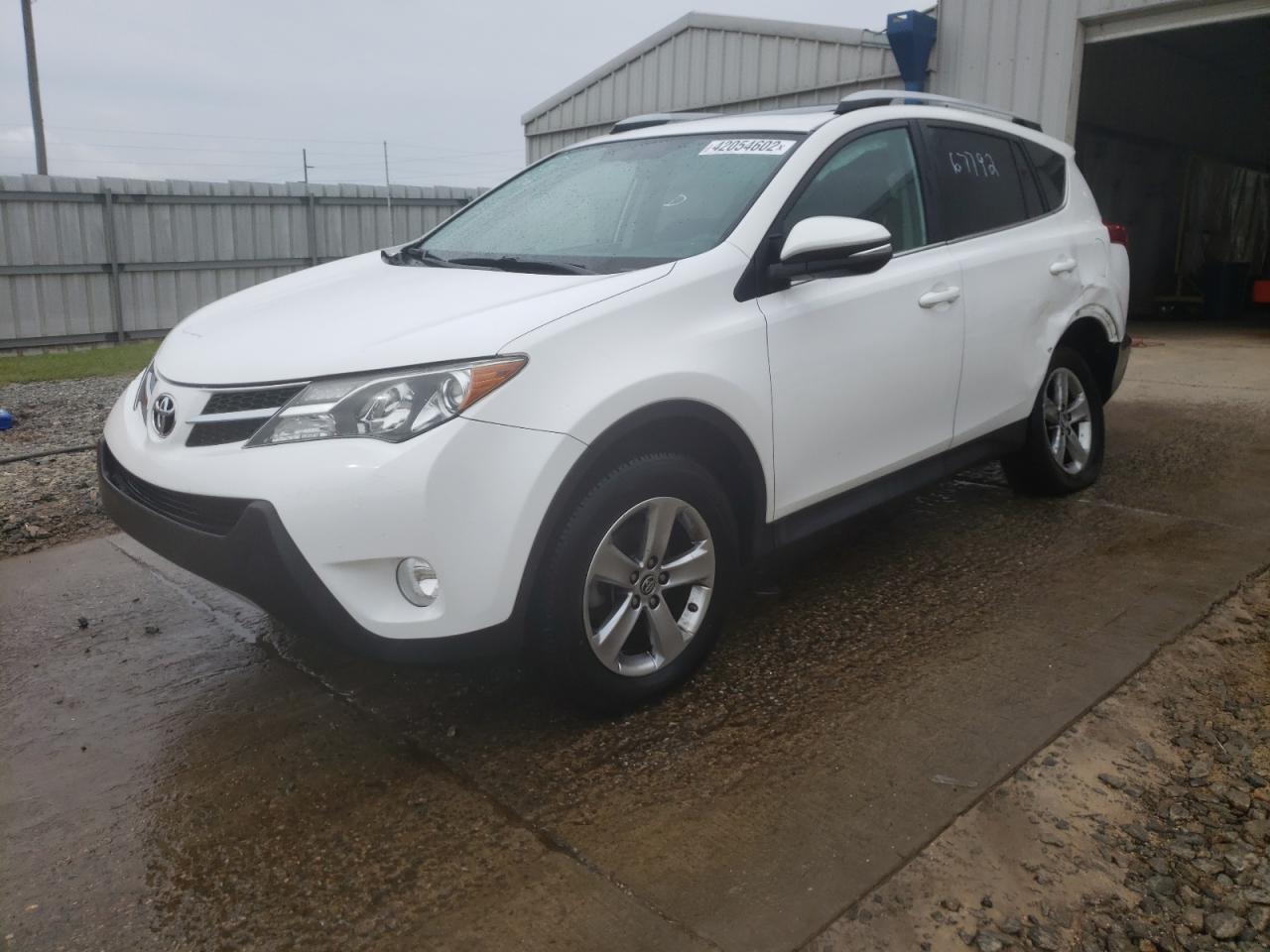 Photo 2 from auction – 2015 TOYOTA RAV4 XLE with VIN 2T3WFREV3FW189930