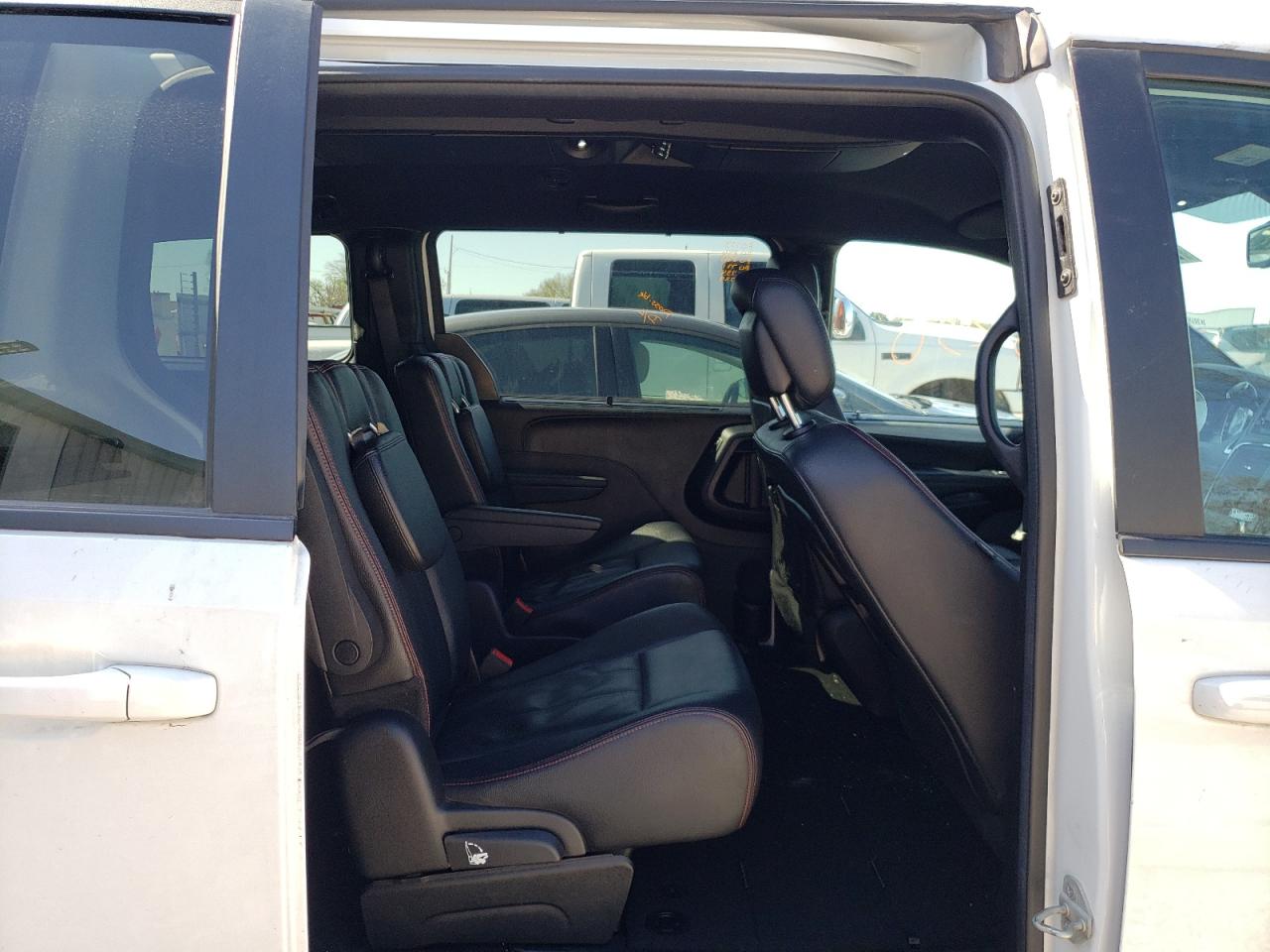 صورة رقم 6 من المزاد - 2019 DODGE GRAND CARA مع VIN 2C4RDGEG2KR769019