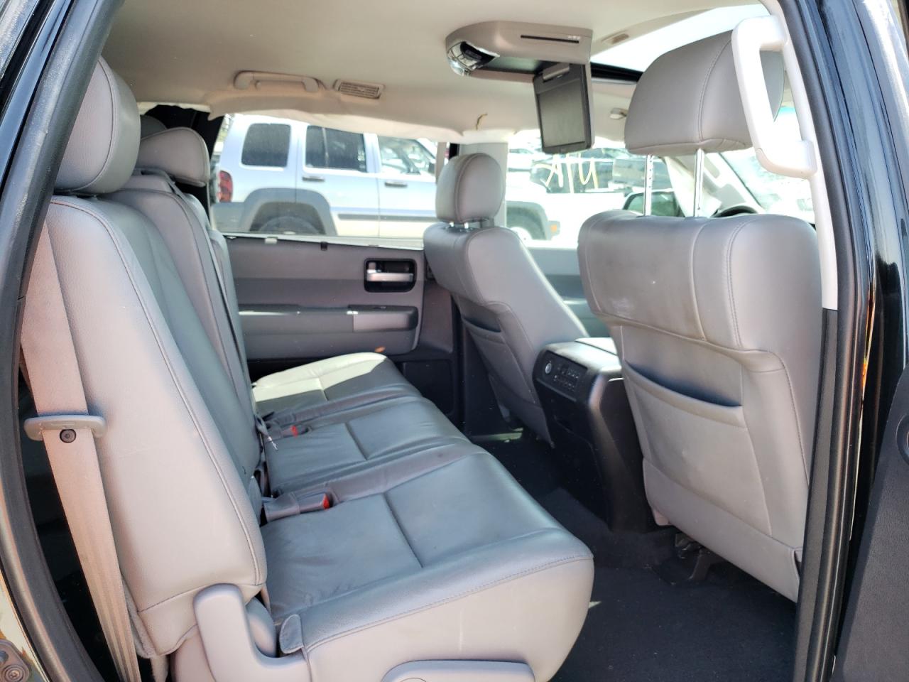 Photo 6 from auction – 2016 TOYOTA SEQUOIA LI with VIN 5TDJW5G19GS146015