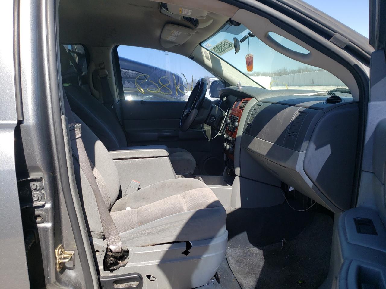 Photo 5 from auction – 2005 DODGE DURANGO SL with VIN 1D4HB48N55F621200