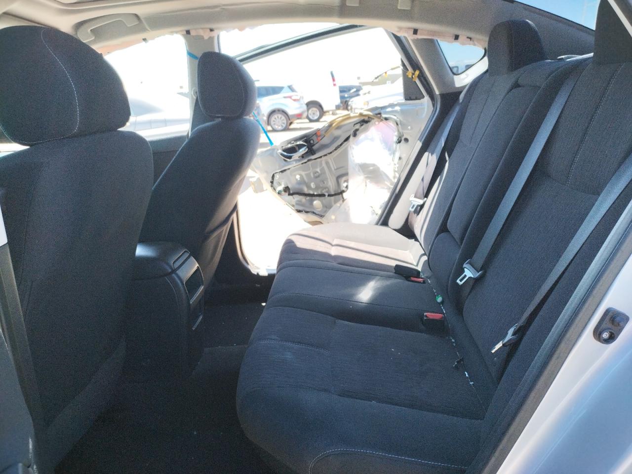 Photo 6 from auction – 2015 NISSAN SENTRA S with VIN 3N1AB7AP2FY215352