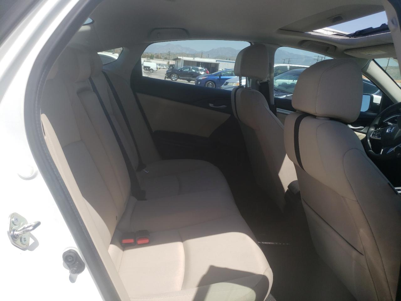 Photo 6 from auction – 2016 HONDA CIVIC EX with VIN 2HGFC1F32GH640291
