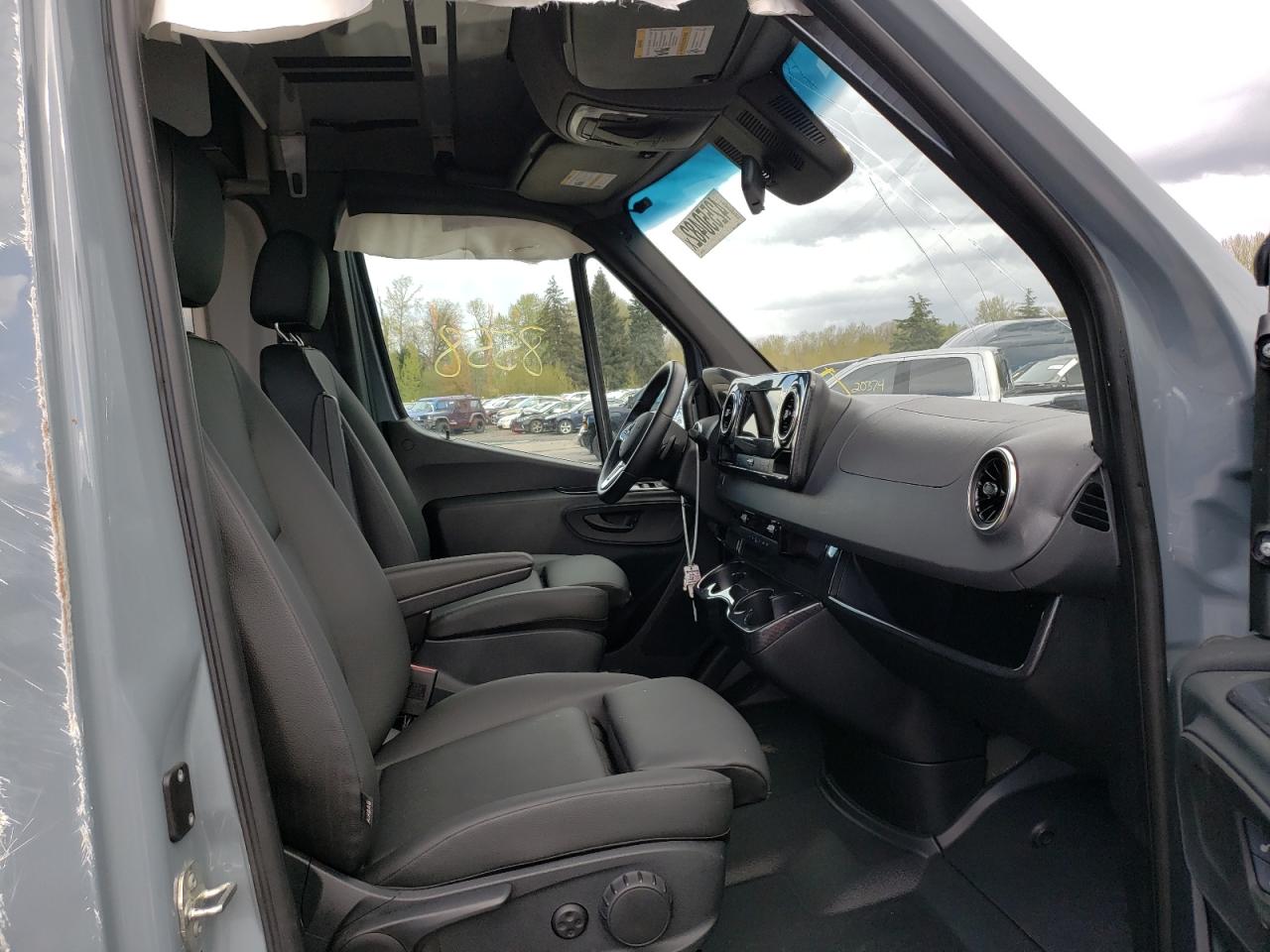 Photo 5 from auction – 2022 WINNEBAGO MOTORHOME with VIN W1W4EBVY5LP304261