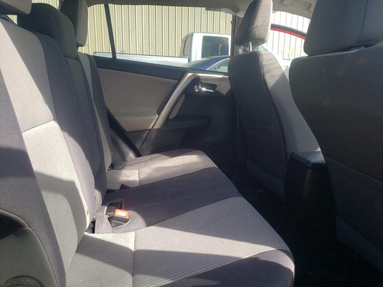 Photo 6 from auction – 2015 TOYOTA RAV4 XLE with VIN 2T3WFREV4FW140252