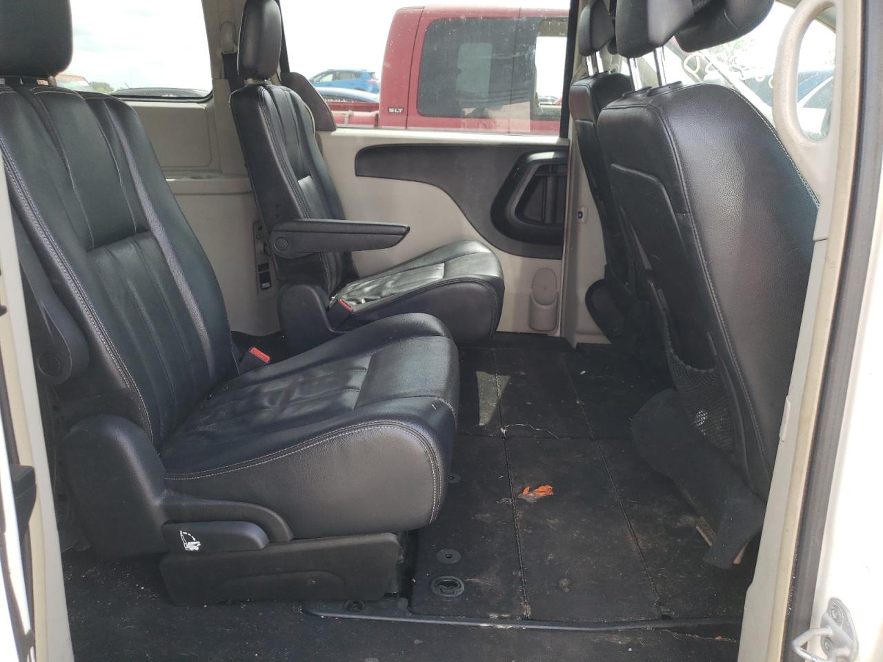 Photo 6 from auction – 2013 CHRYSLER TOWN & COU with VIN 2C4RC1BG3DR706387
