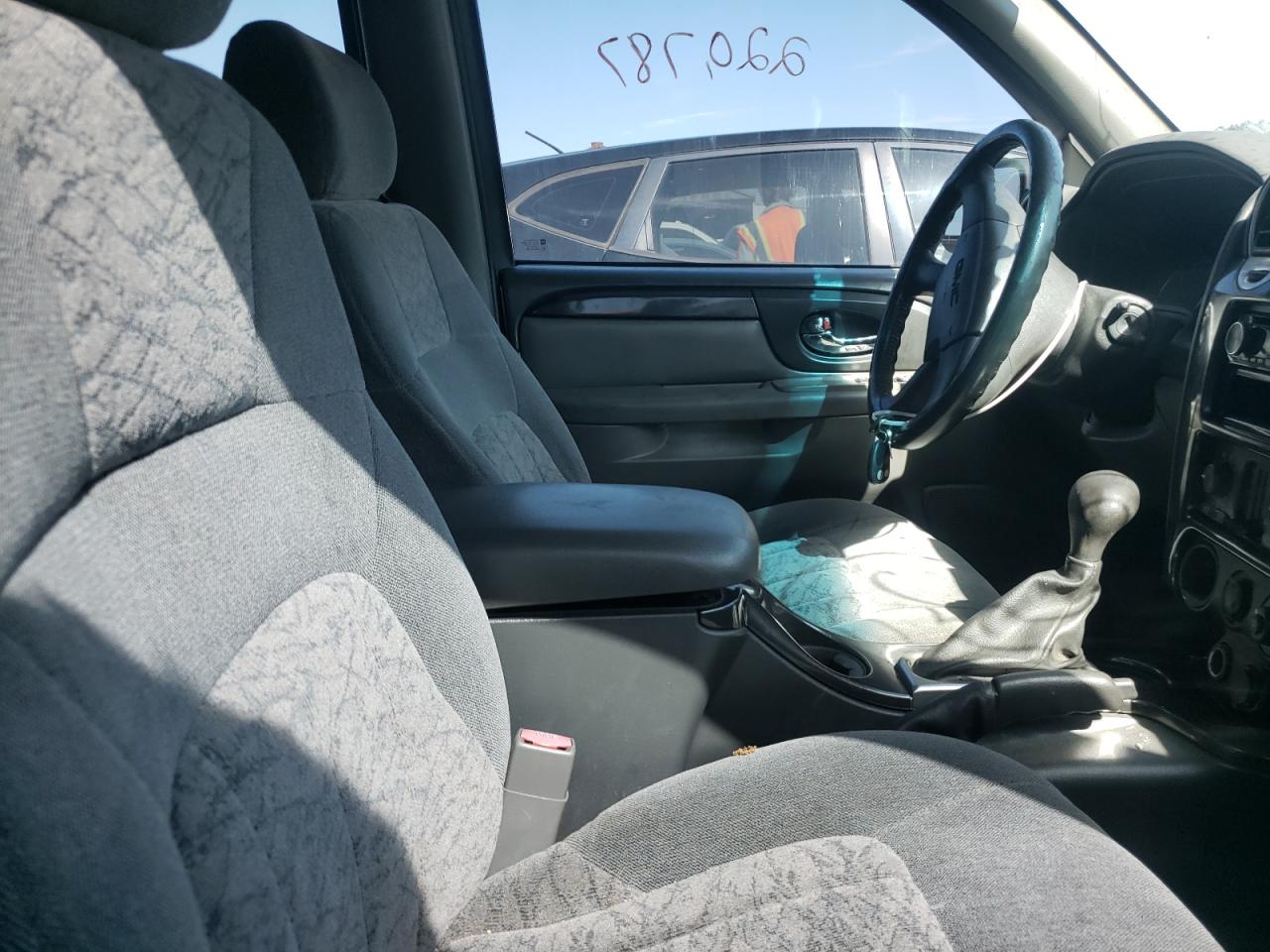 Photo 5 from auction – 2004 GMC ENVOY with VIN 1GKDS13S142219143