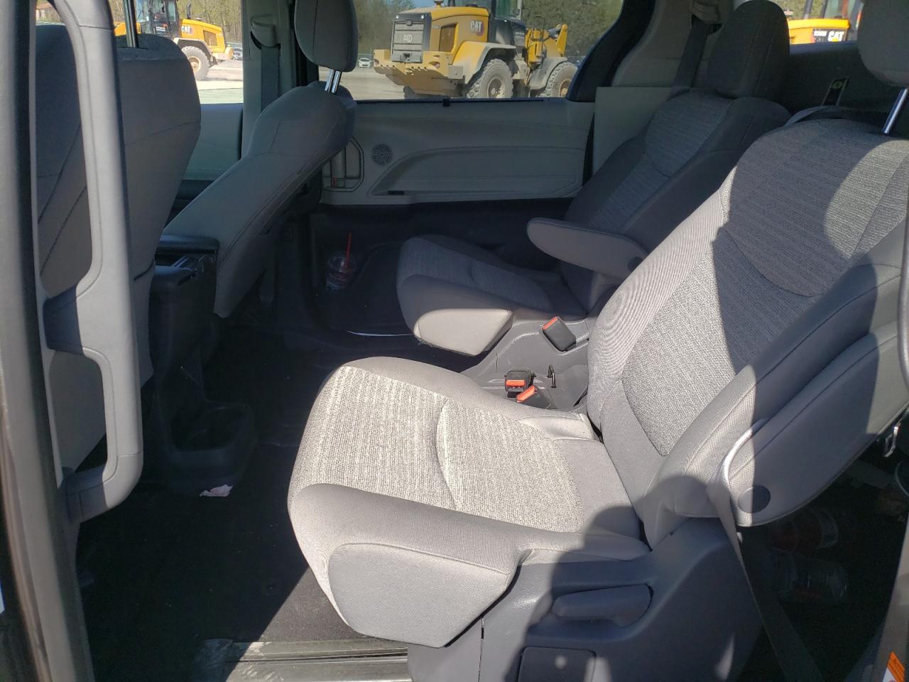Photo 6 from auction – 2021 TOYOTA SIENNA LE with VIN 5TDKRKECXMS045236