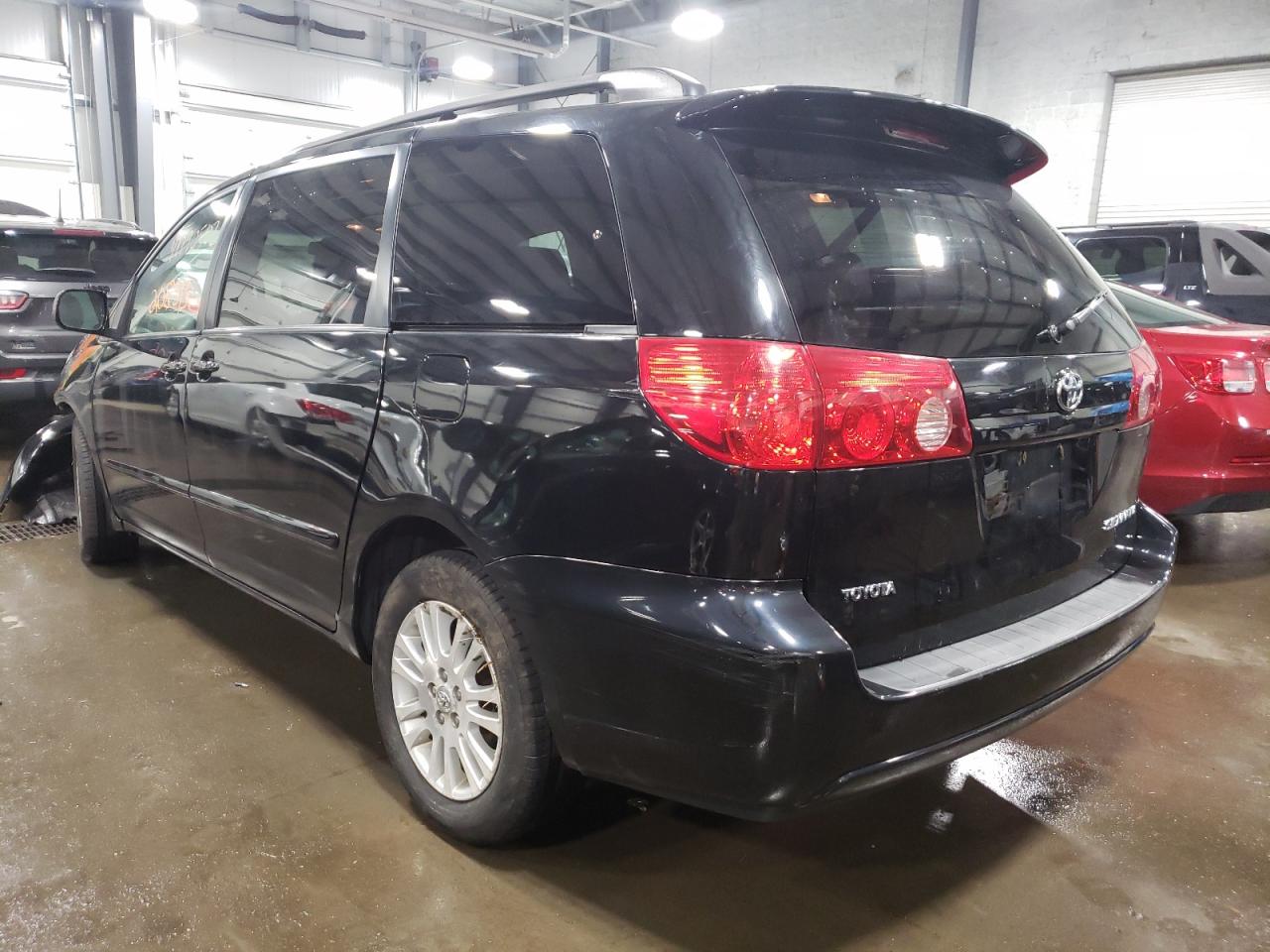 Photo 3 from auction – 2010 TOYOTA SIENNA XLE with VIN 5TDYK4CCXAS343407