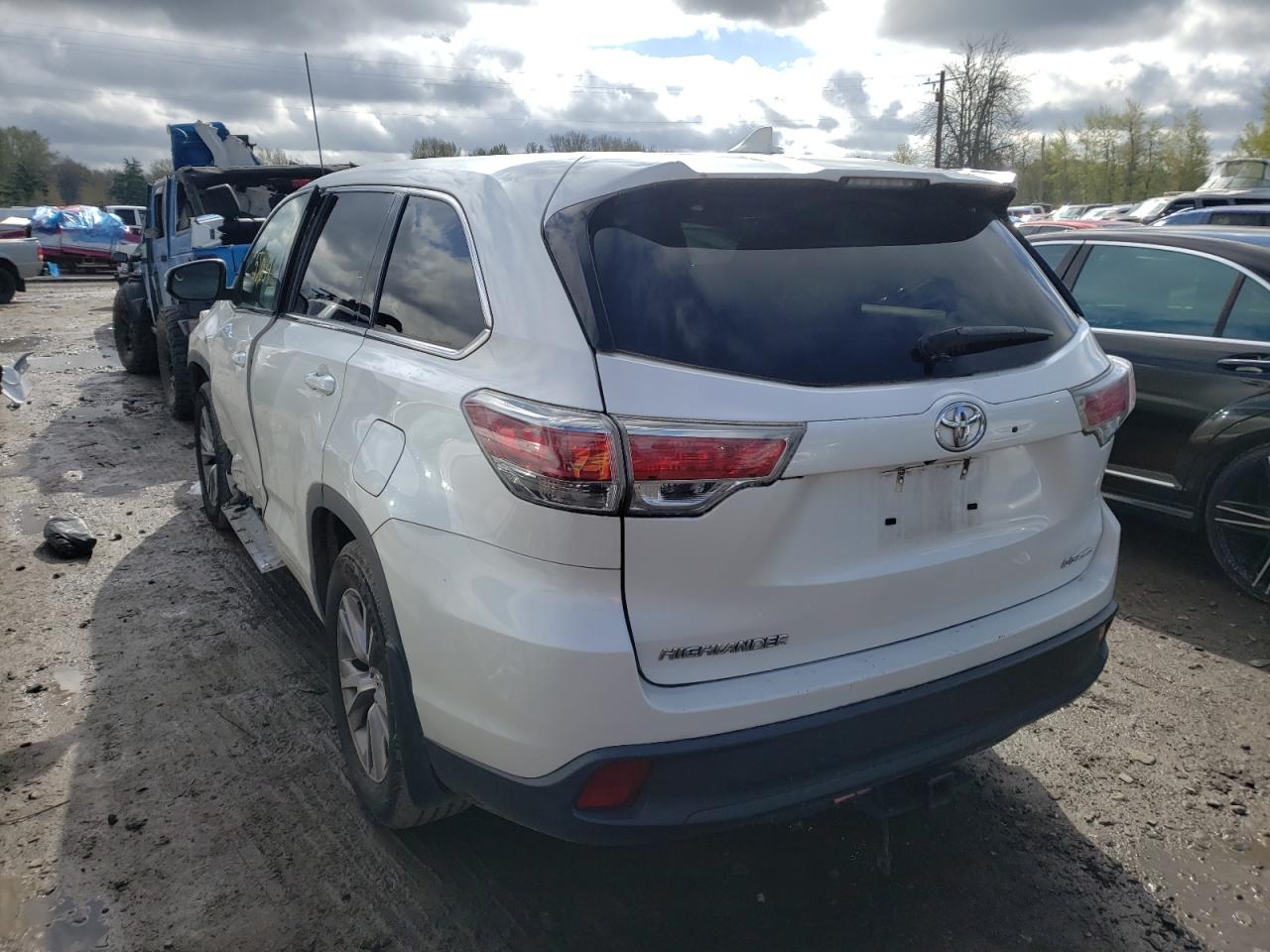 Photo 3 from auction – 2014 TOYOTA HIGHLANDER with VIN 5TDBKRFH4ES007123