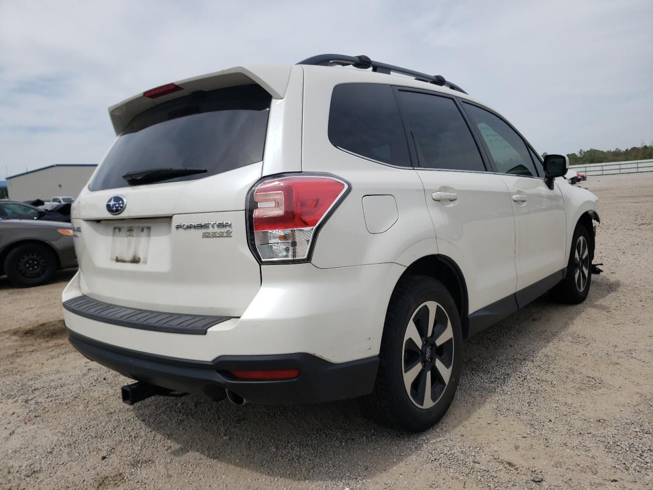 Photo 4 from auction – 2017 SUBARU FORESTER 2 with VIN JF2SJAJC3HH489917
