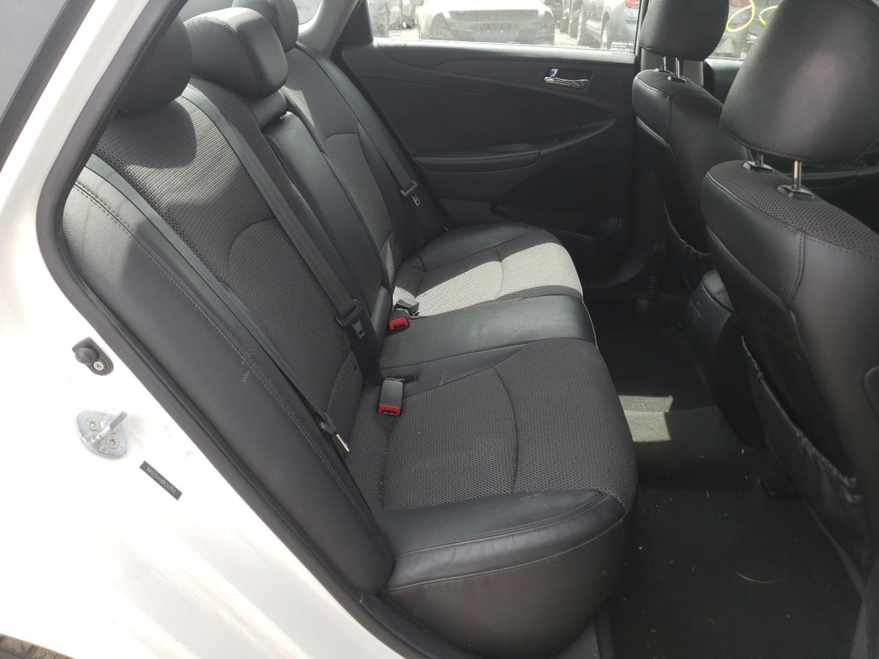Photo 6 from auction – 2011 HYUNDAI SONATA SE with VIN 5NPEC4AB9BH317740