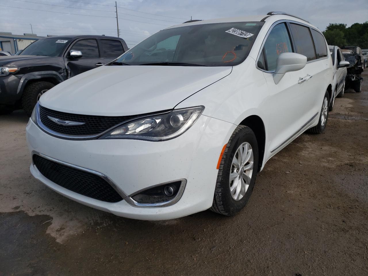 Photo 2 from auction – 2019 CHRYSLER PACIFICA T with VIN 2C4RC1BG9KR625200