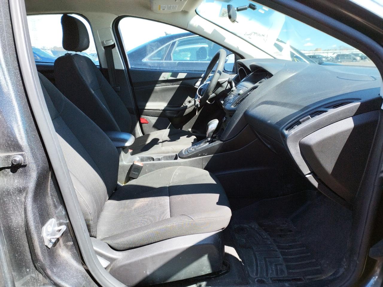 Photo 5 from auction – 2018 FORD FOCUS SE with VIN 1FADP3F25JL237578