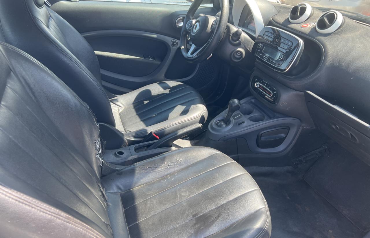 Photo 6 from auction – 2016 SMART FORTWO with VIN WMEFJ5DA4GK104689